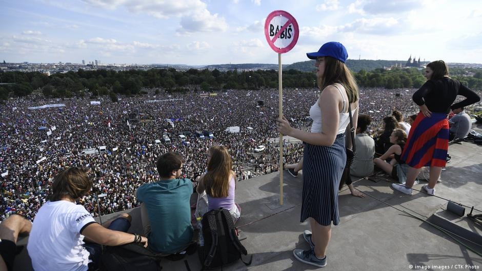 República Tcheca Contempla Lei de 'Agente Estrangeiro' e Gera Temores de Retrocesso Democrático