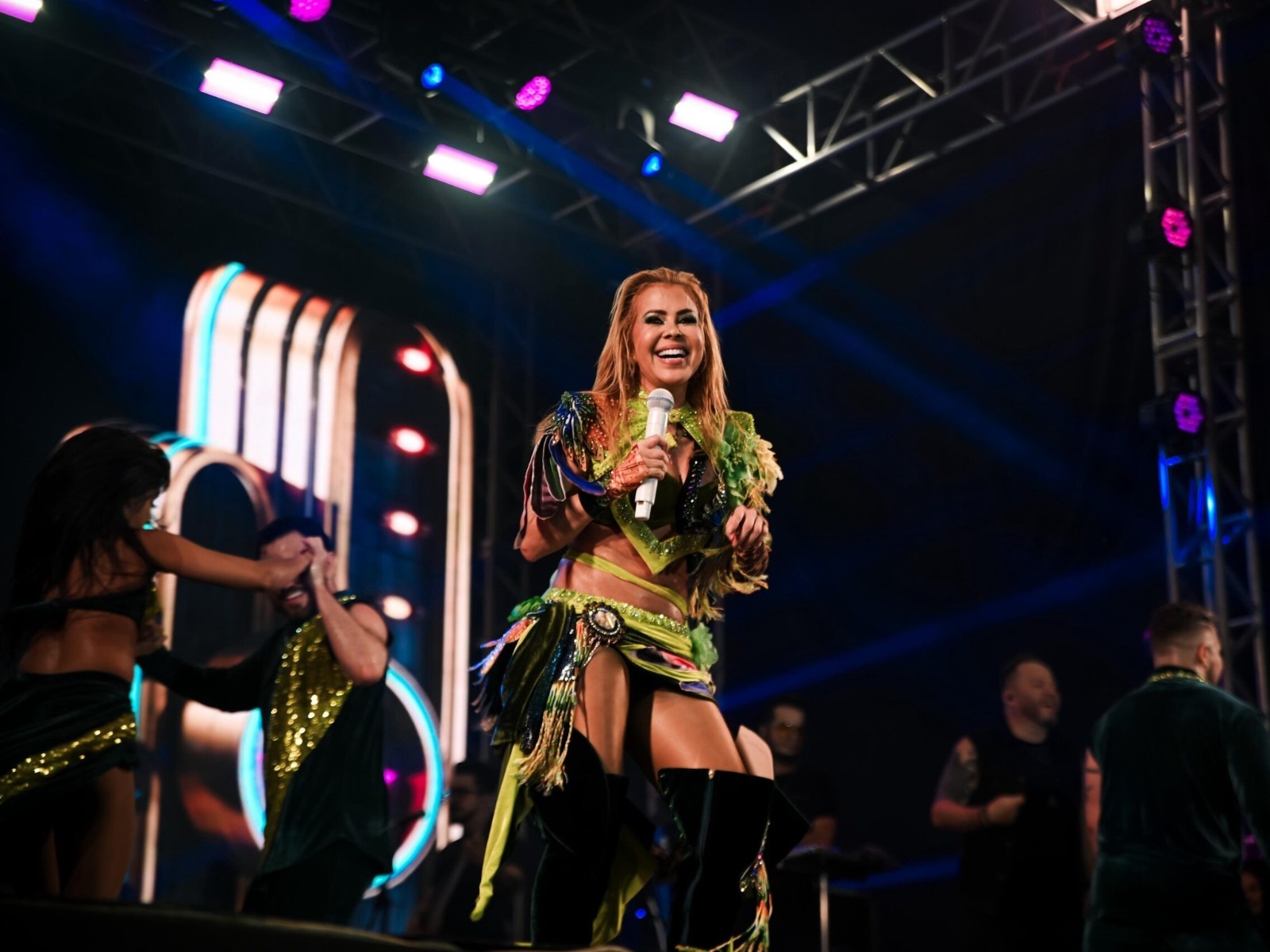 O Custo da Celebração: Análise do Impacto de Grandes Shows no Orçamento e na Economia do Interior Acreano