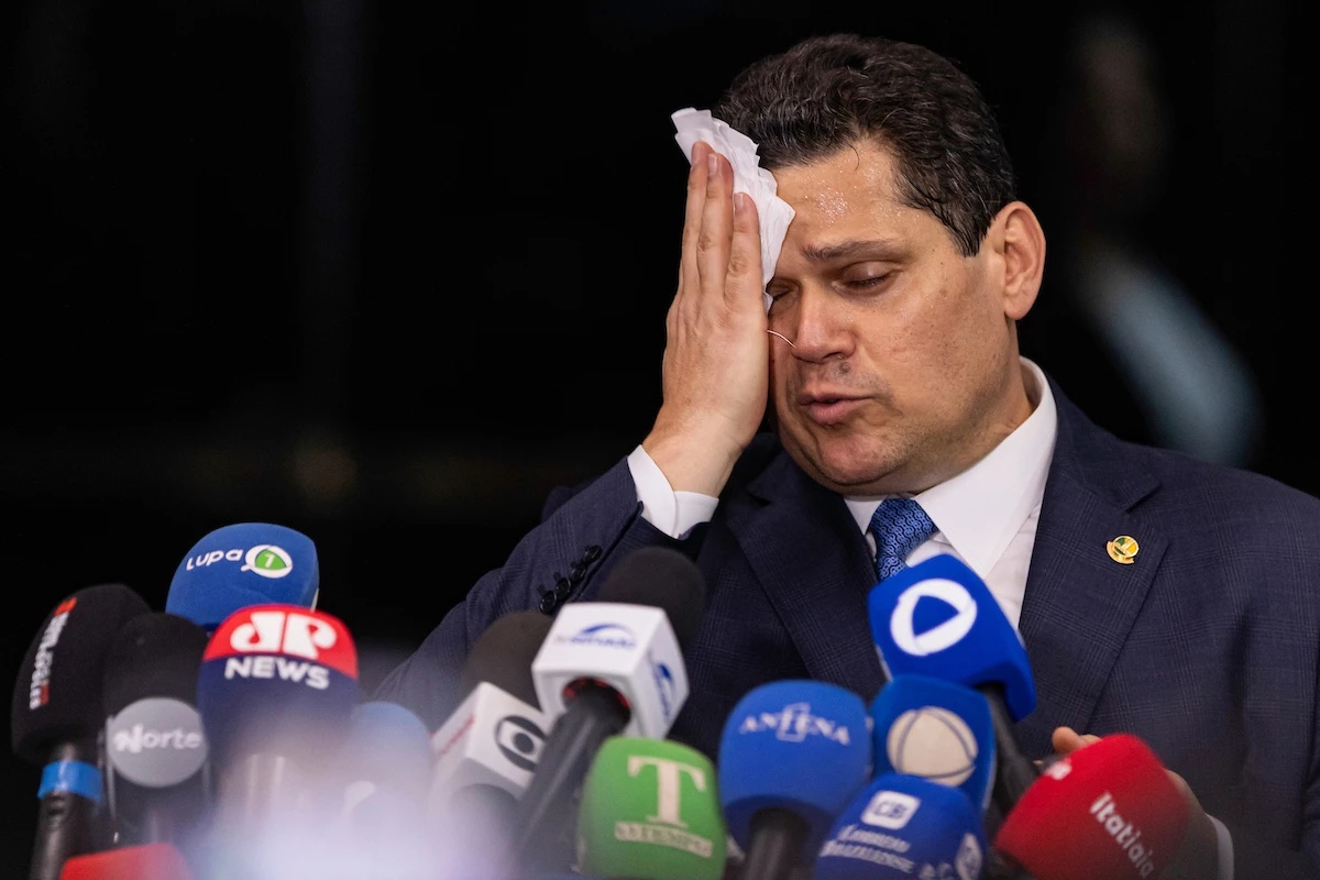 Crise Institucional e a Fragilidade da Fiscalização: O Nó Górdio entre Congresso e Judiciário