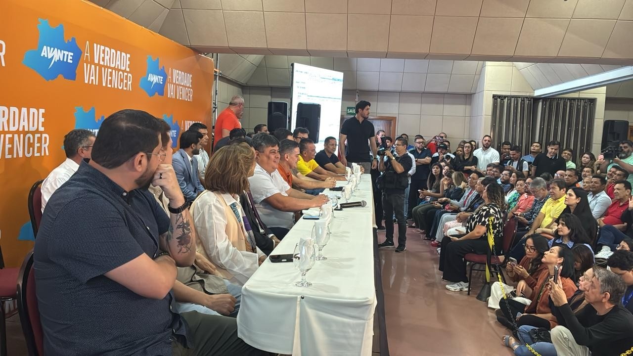 Manaus em Nova Rota: A Saída de David Almeida e os Desafios da Gestão de Renato Junior