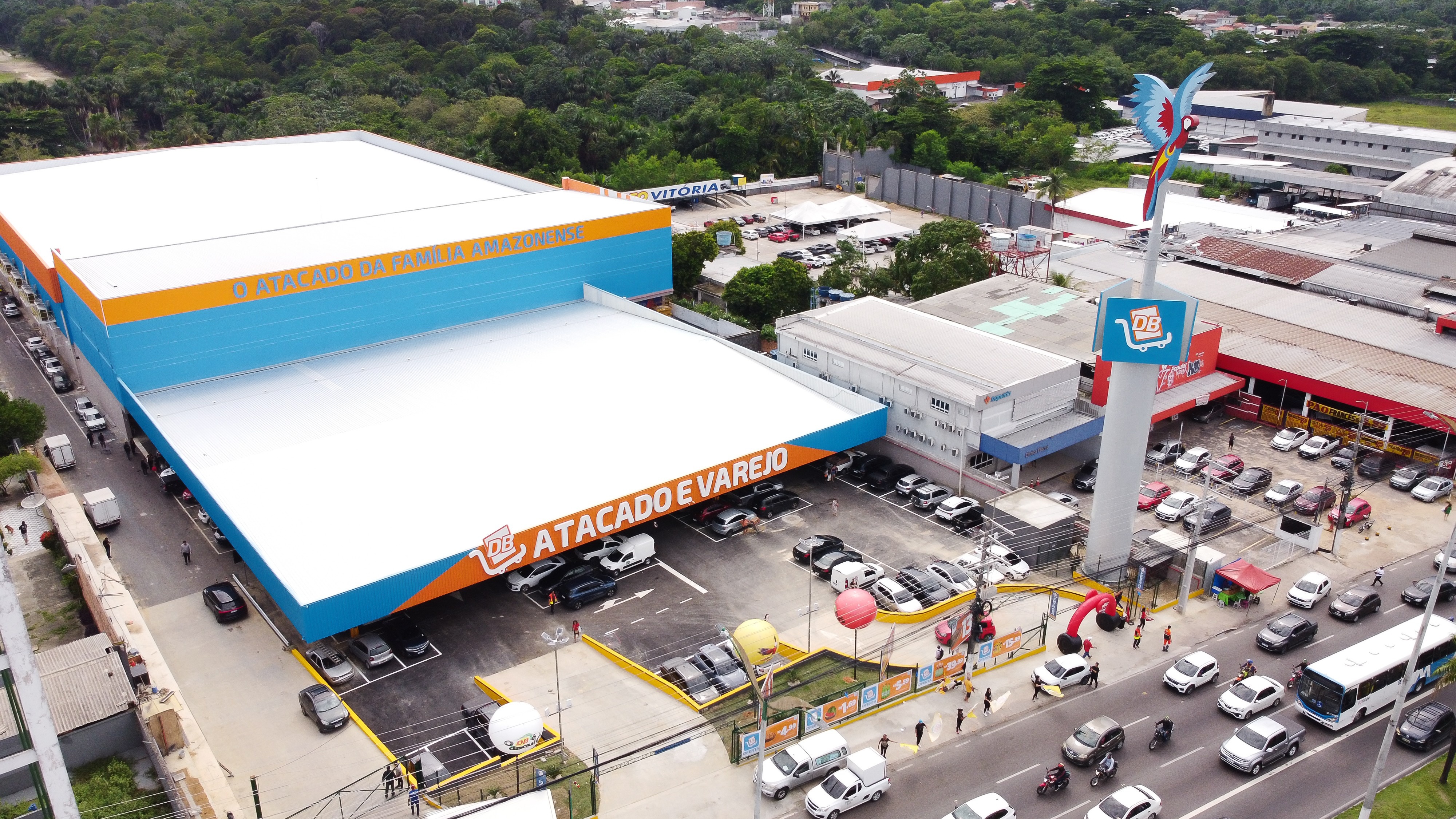 Varejo Amazonense: O Mêsversário do DB Torquato Tapajós e a Dinâmica Econômica Local