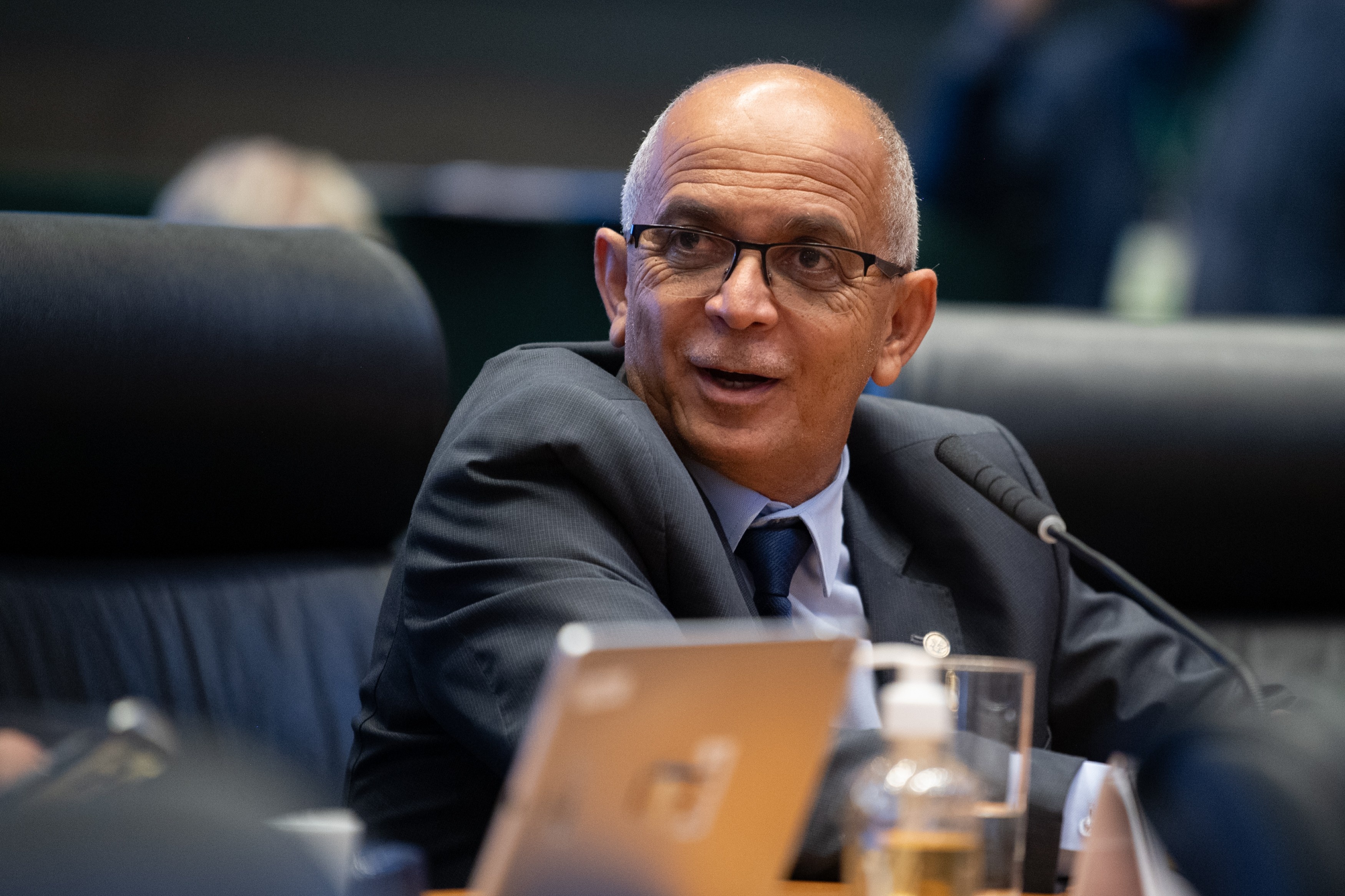 Deputado Pepa assume liderança do governo no DF: Análise das Implicações Políticas e de Gestão