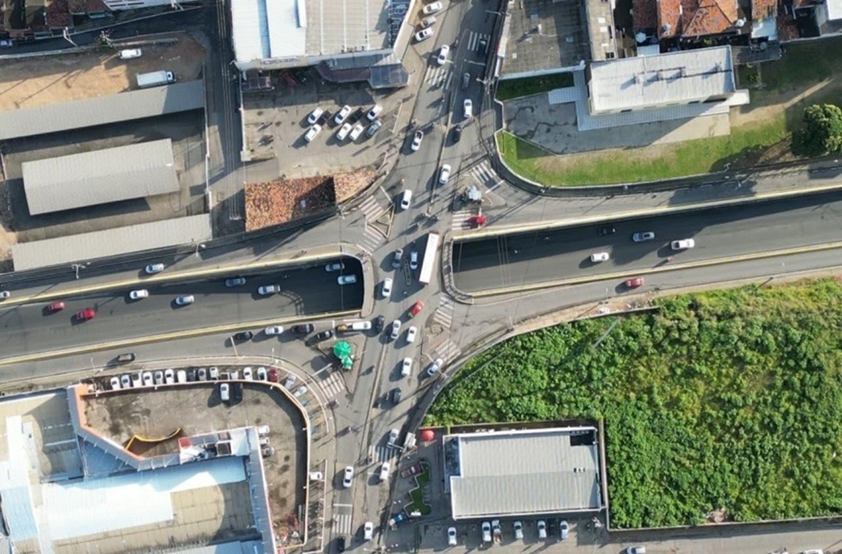 Jacintinho: O "Diamante Invertido" e a Reconfiguração Profunda da Mobilidade Urbana em Maceió