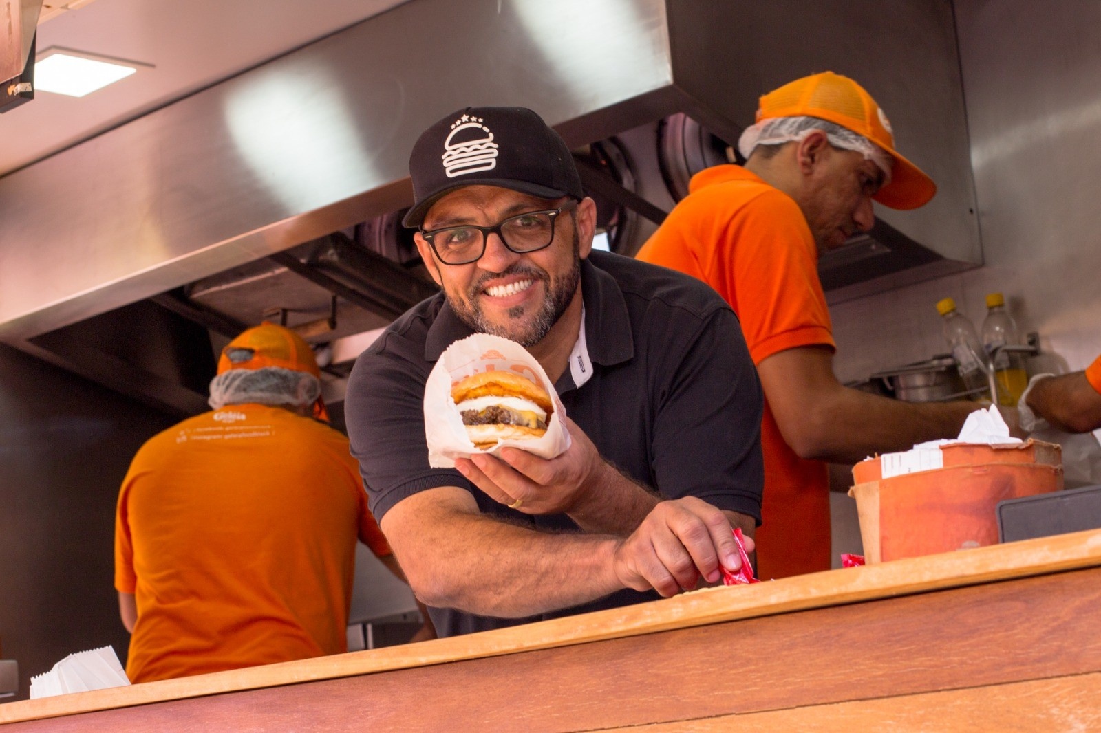 Além das Promoções: O Dia do Hambúrguer como Barômetro da Inovação e Economia Gastronômica no Distrito Federal