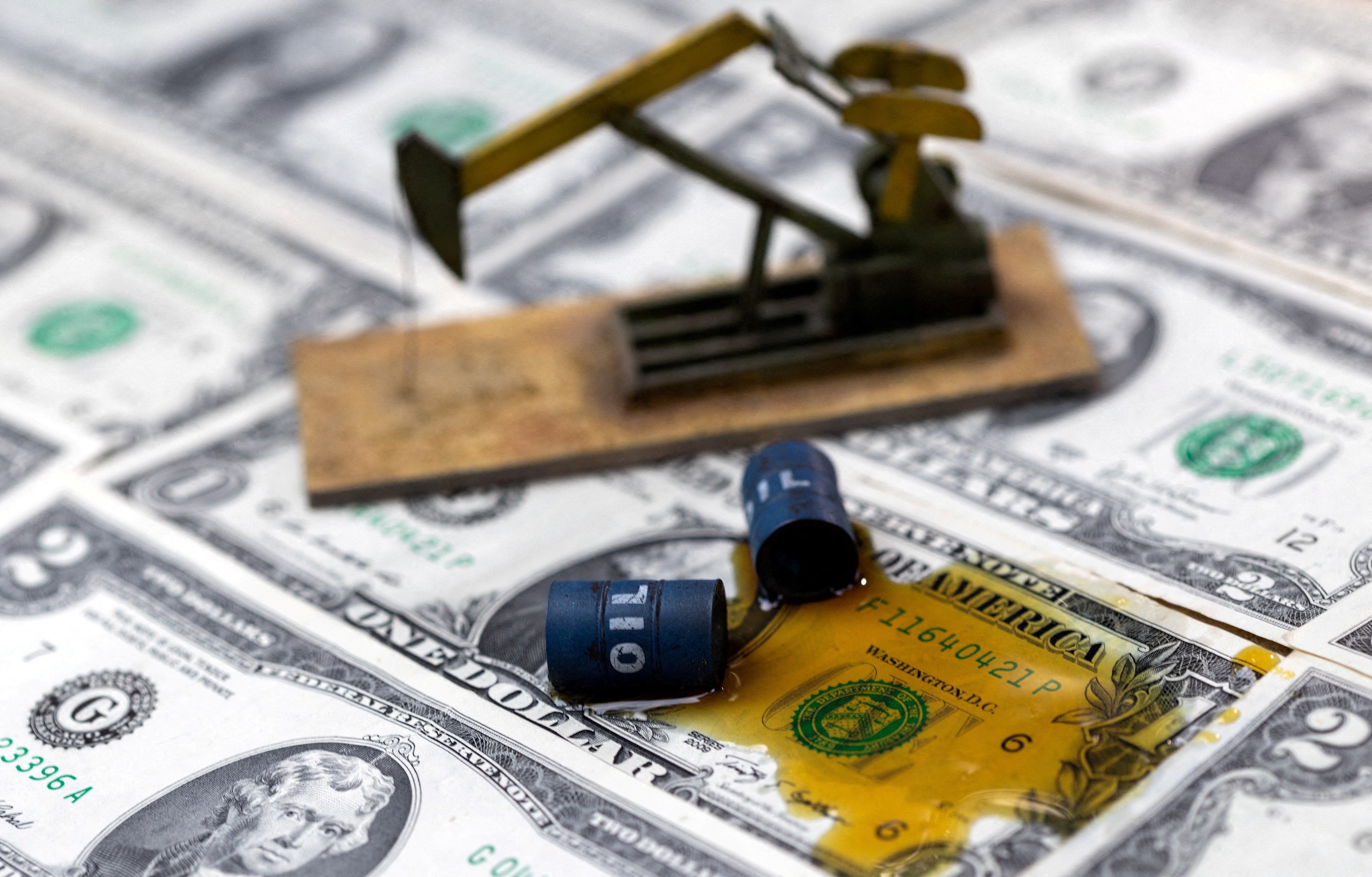 Dólar em Recuo: A Dança entre a Geopolítica no Oriente Médio e os Fundamentos da Economia Brasileira