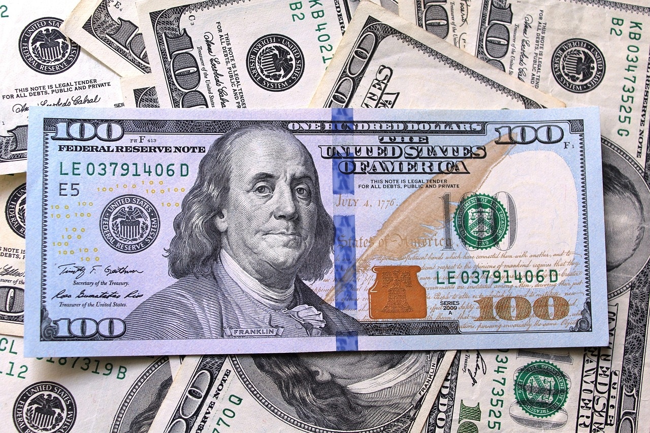 Dólar Atinge R$ 5,18: A Confluência de 'Risk-Off' Global e a Nova Estratégia do Copom no Cenário Econômico Brasileiro
