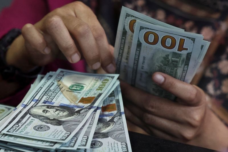 Tarifas dos EUA: O Que a Estabilidade Aparente do Dólar Esconde para o Consumidor Brasileiro