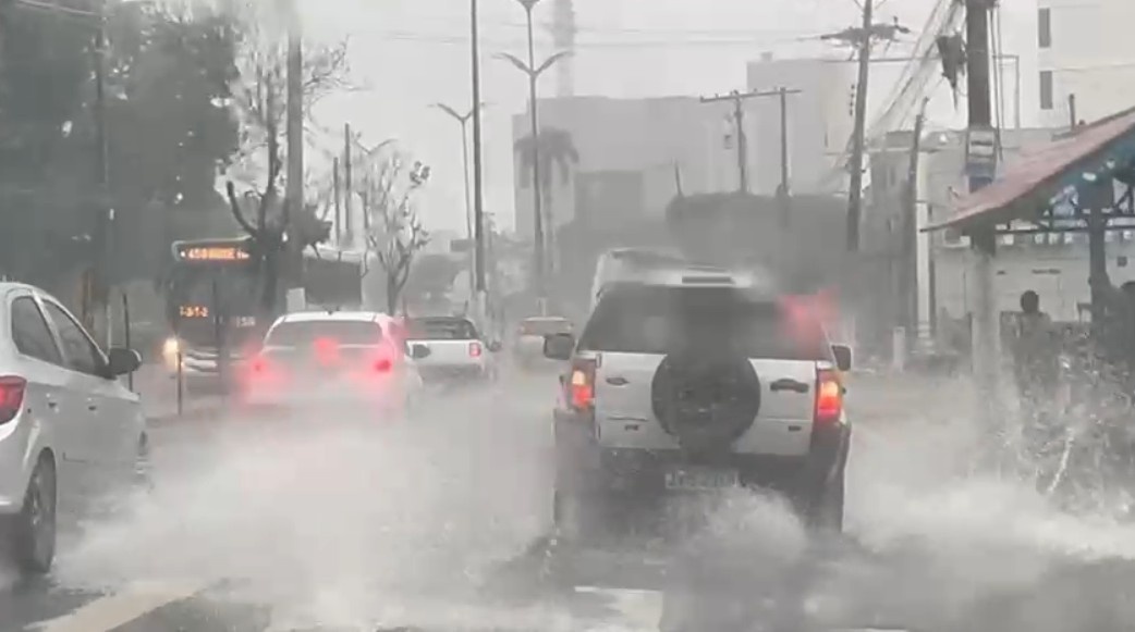 Amazonas Enfrenta Páscoa Chuvosa: Impactos da ZCIT Vão Além da Previsão