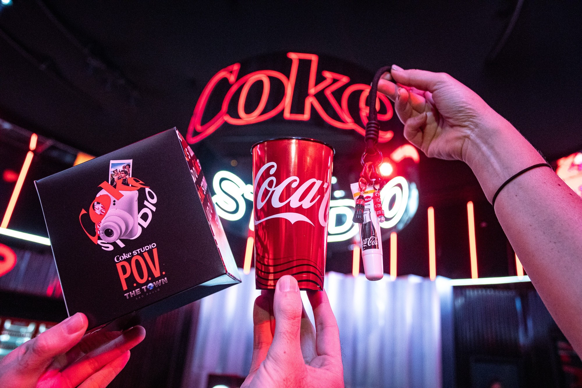 Coca-Cola: A Estratégia Global de Embalagens e o Impacto da Desinformação na Percepção Econômica