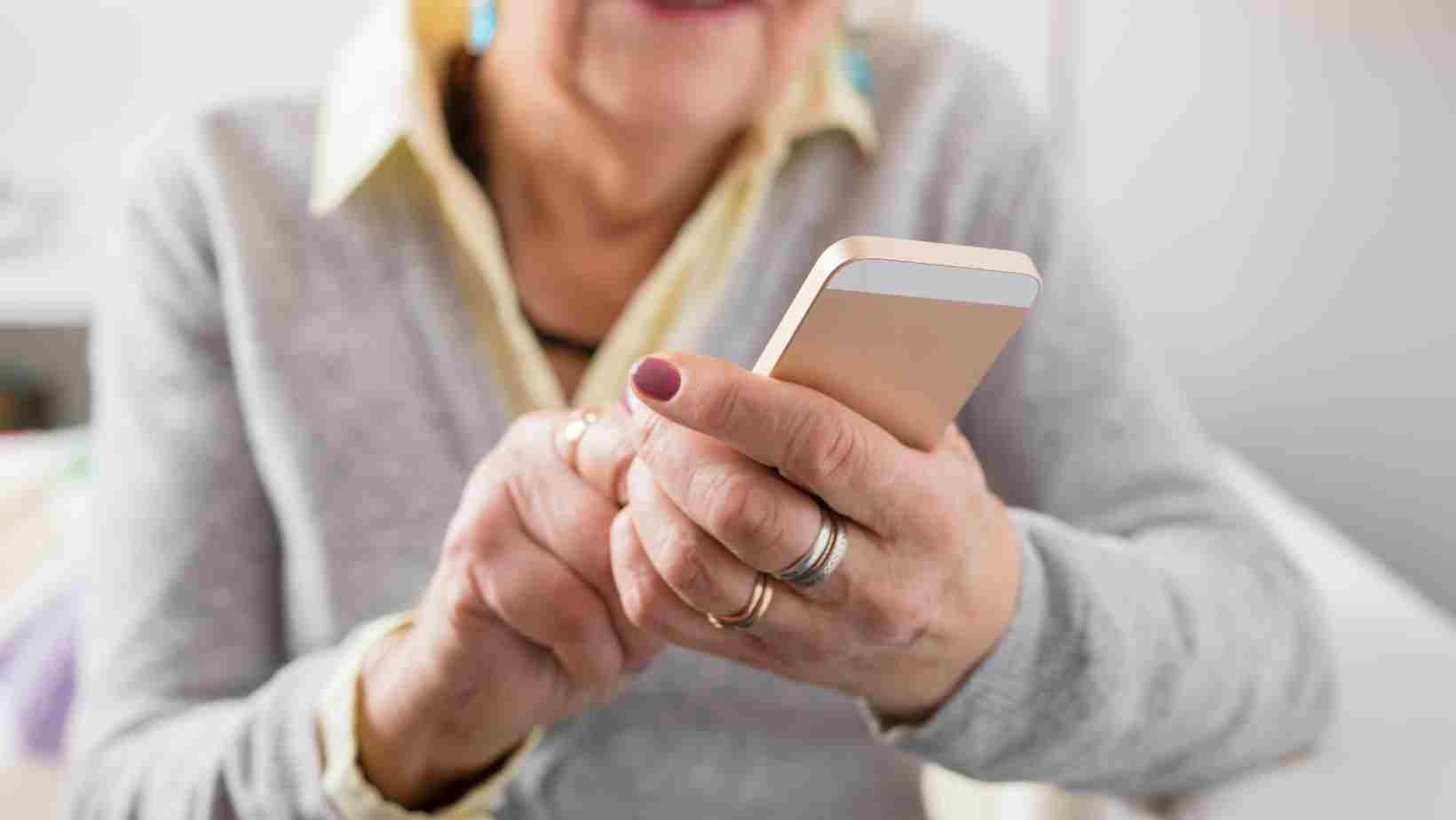 A Economia Prateada: O Impulso Digital dos 60+ e o Desafio da Reengenharia de Produtos