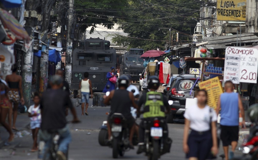 A Economia Sequestrada: Como o Crime Organizado no Rio Redefine o Custo de Vida e o Futuro Econômico