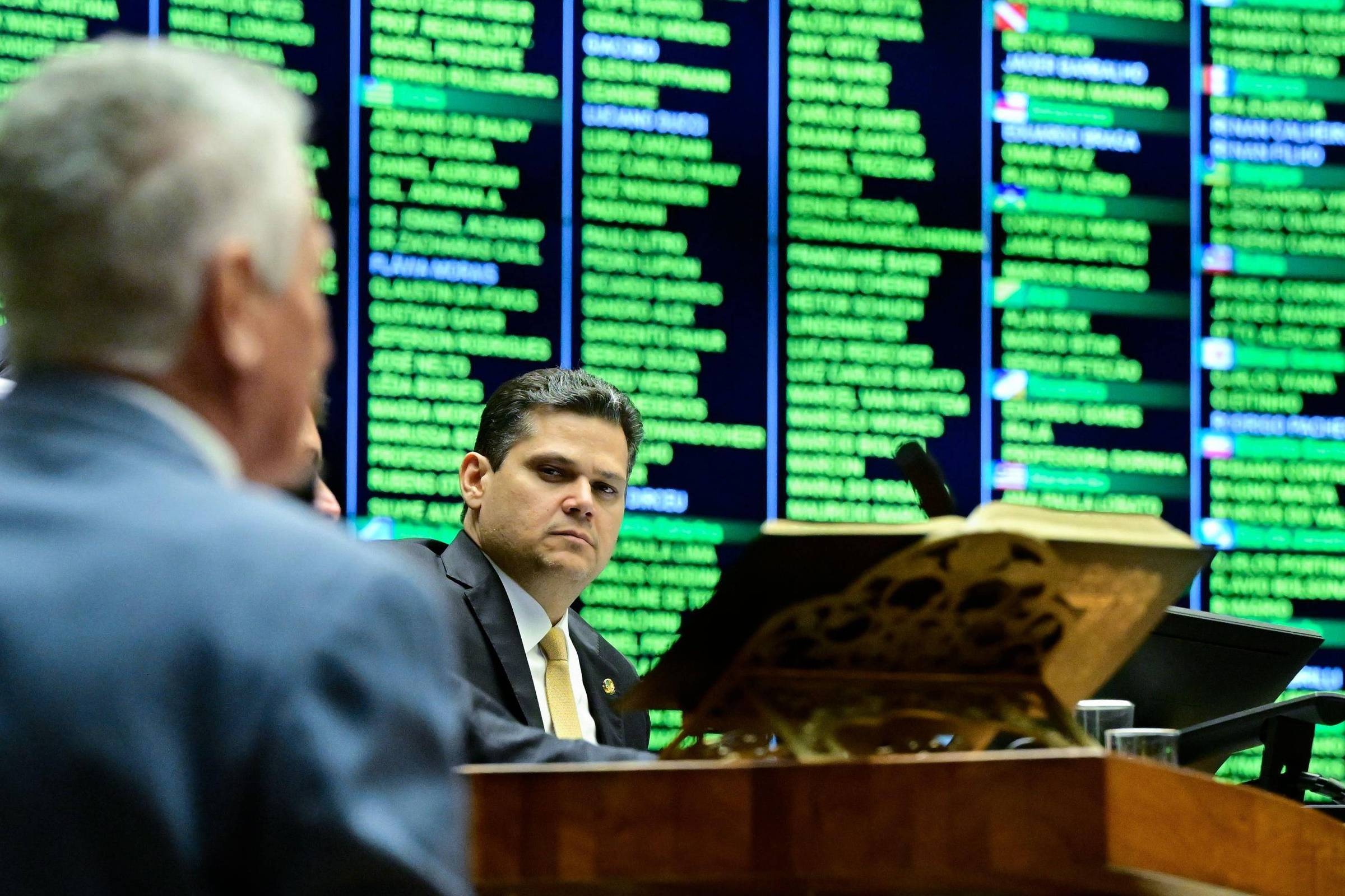Adiamento da PEC da Segurança: Reflexos nas Relações Planalto-Senado e no Futuro da Segurança Pública