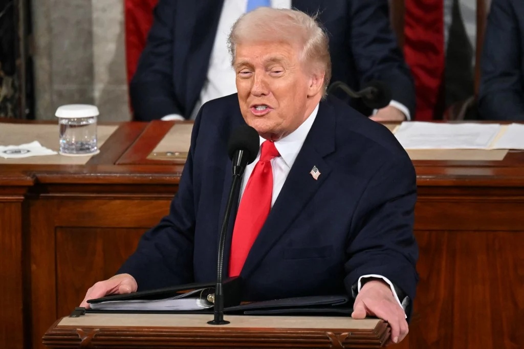 Manobra Geopolítica em Ormuz: O Recuo de Trump e a Reconfiguração do Comércio Global