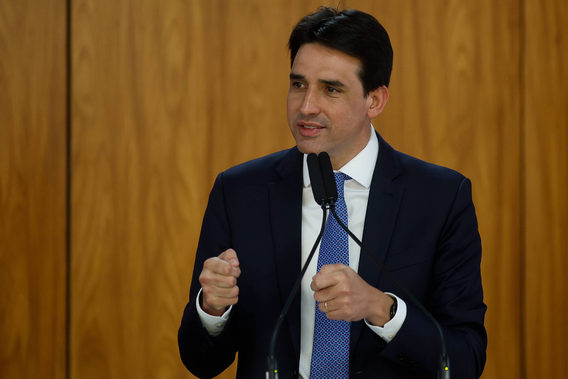 Investimento Bilionário no Paraná: Estratégia de Desenvolvimento ou Manobra Eleitoral Antecipada?