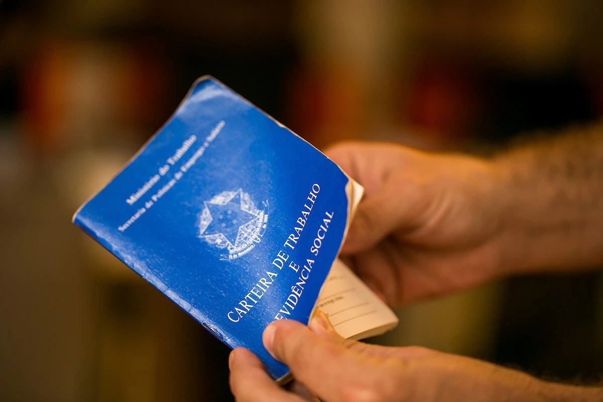 Oportunidades de Emprego no DF: Um Termômetro do Mercado de Trabalho e Seus Desafios Estruturais