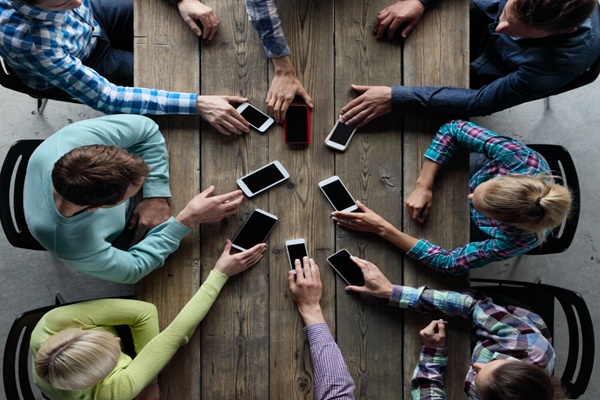 A Mão Oculta no Futuro Digital: Fiocruz Revela o Poder e a Urgência da Regulação das Big Techs