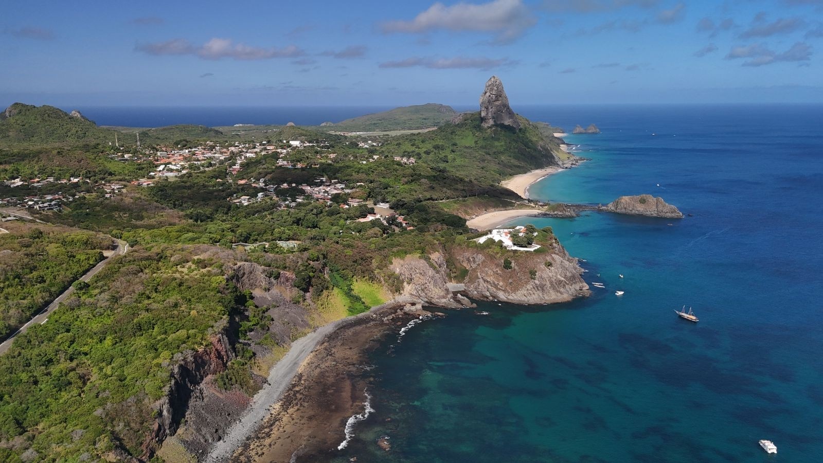 Fernando de Noronha: O Desafio Oculto da Superpopulação e a Pressão sobre um Paraíso