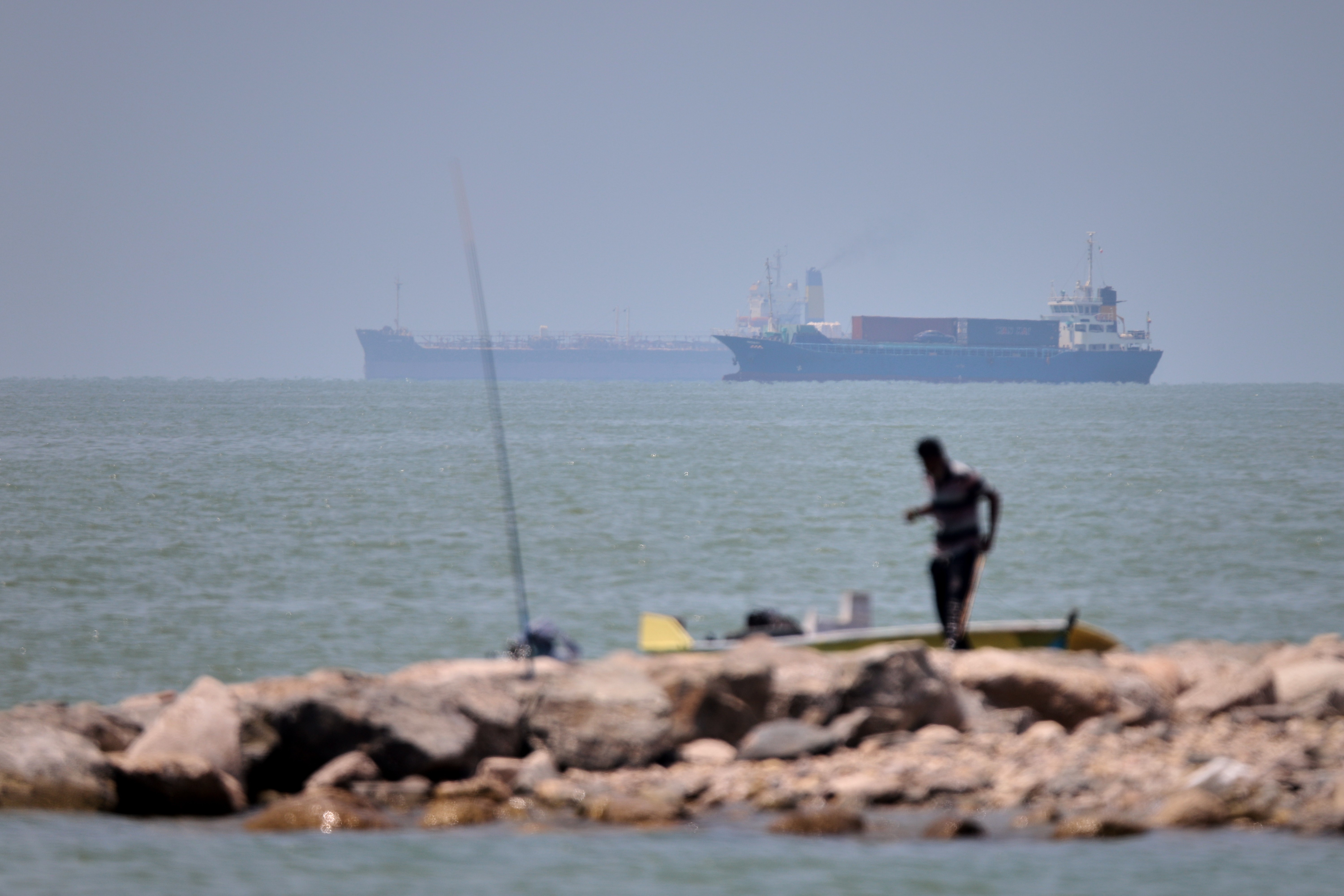 Acordo EUA-Irã Reduz Tensão no Golfo e Reabre Diálogo Crucial em Ormuz