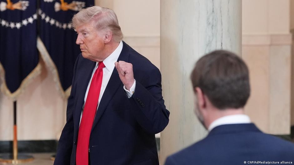 Retórica e Realidade: As Contradições de Trump e Seus Efeitos na Geopolítica Global