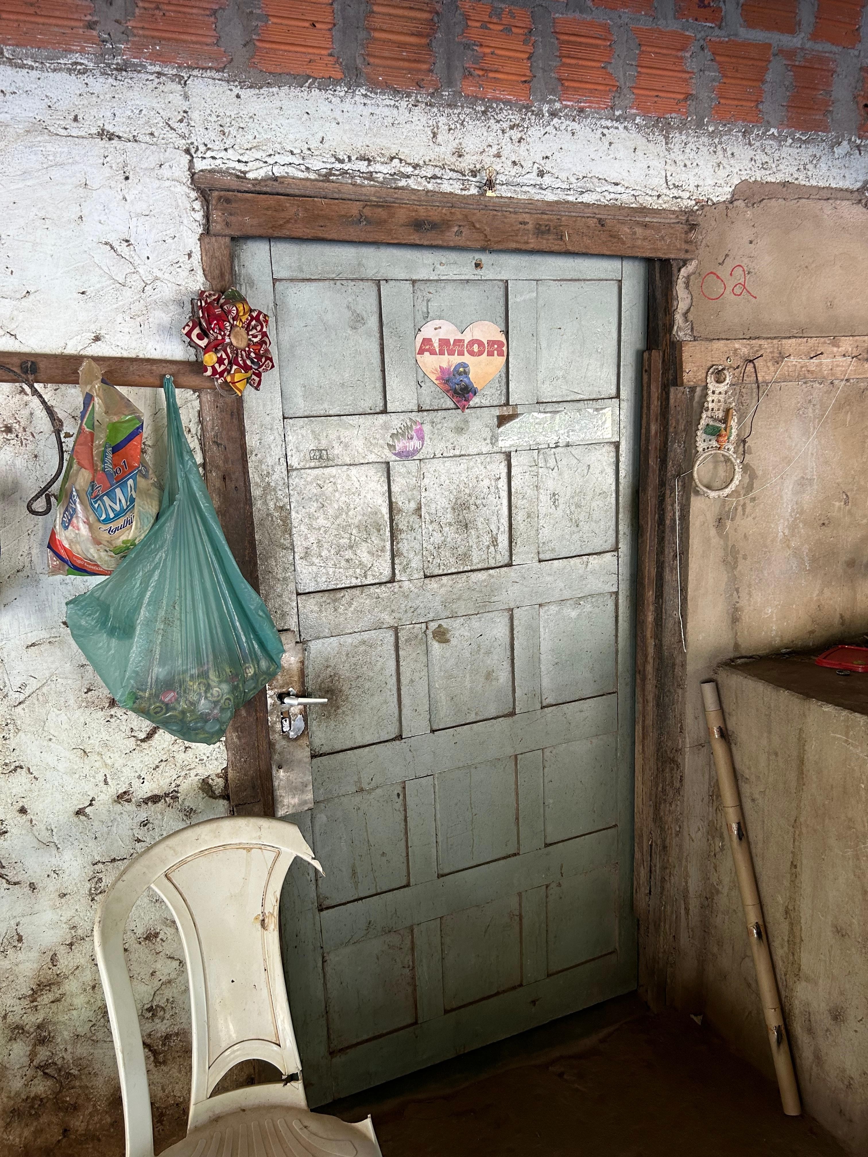 Várzea Grande: Três Décadas Sob a Ponte Júlio Müller Revelam Falhas Crônicas na Habitação Regional