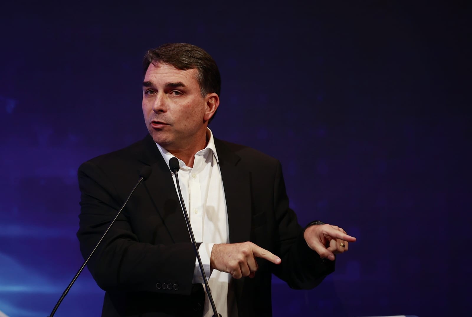 Disputa Tarifária com EUA: A Ineficácia Diplomática e o Risco Silencioso para a Economia Brasileira