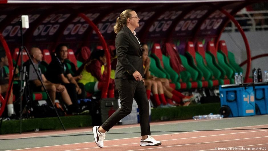 A Ascensão Incompleta: Por Que as Técnicas Mulheres Ainda Lutam por Espaço no Futebol Africano