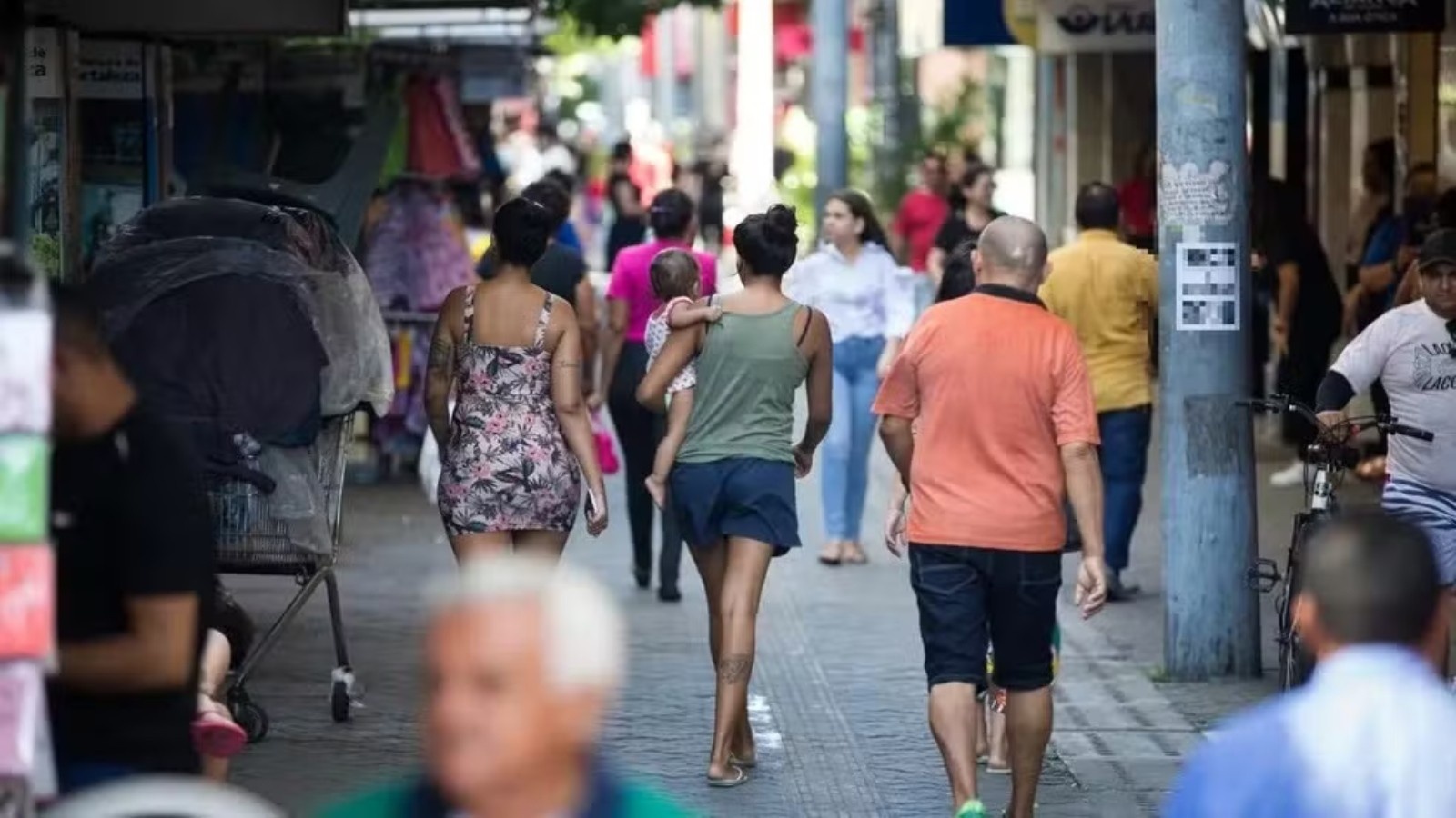 Corpus Christi em Fortaleza: Além do Abre e Fecha, a Complexa Teia de Impactos no Cotidiano e na Economia Local
