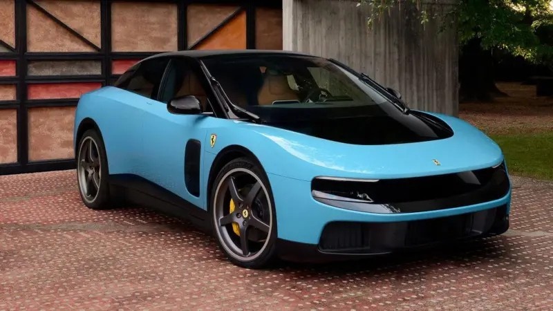 Ferrari Reajusta Rota para o Carro Elétrico: Entenda o Impacto no Mercado de Luxo e Colecionáveis