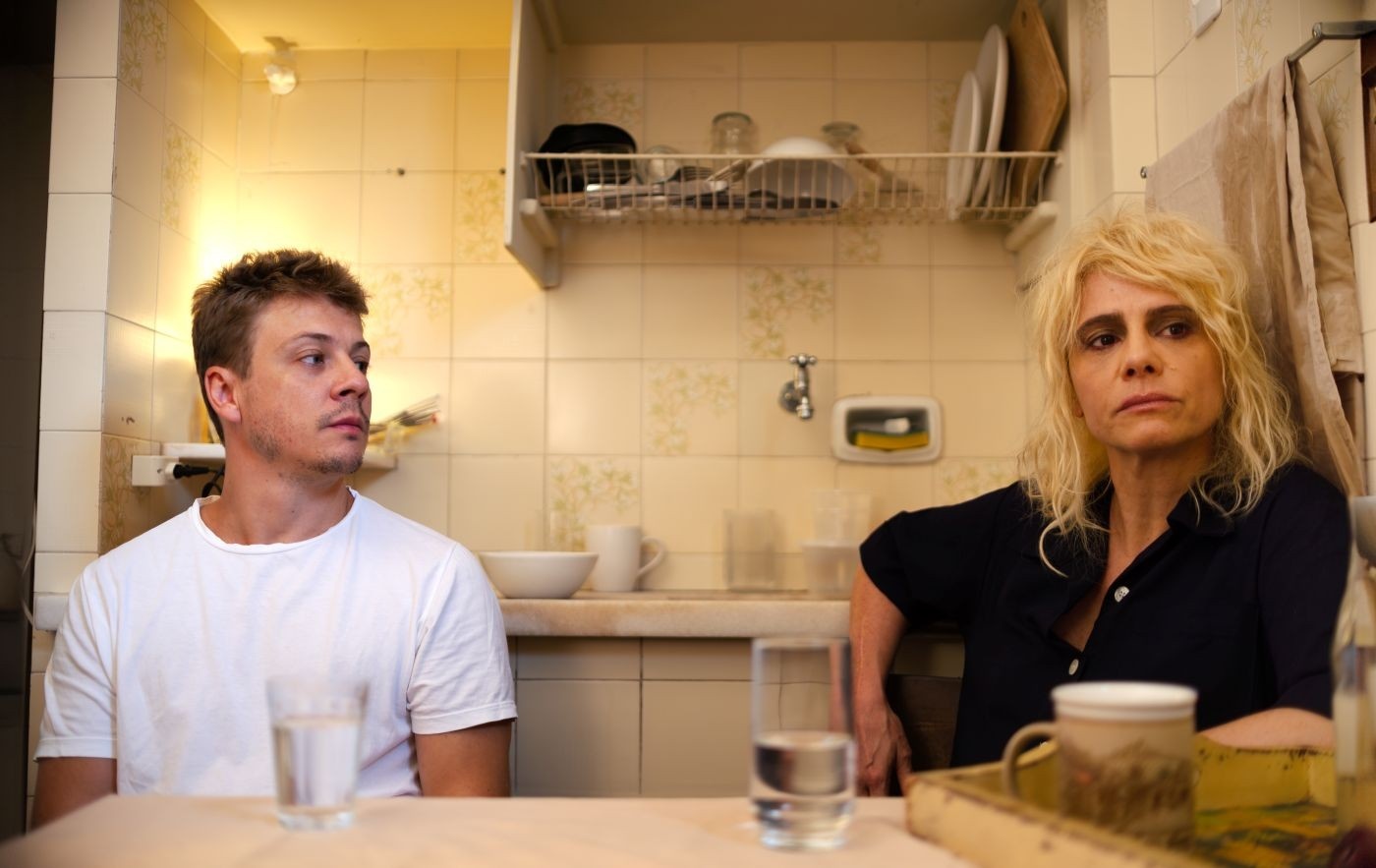 Curitiba: O Palco Central para a Reescrita das Narrativas Femininas e o Diálogo Social