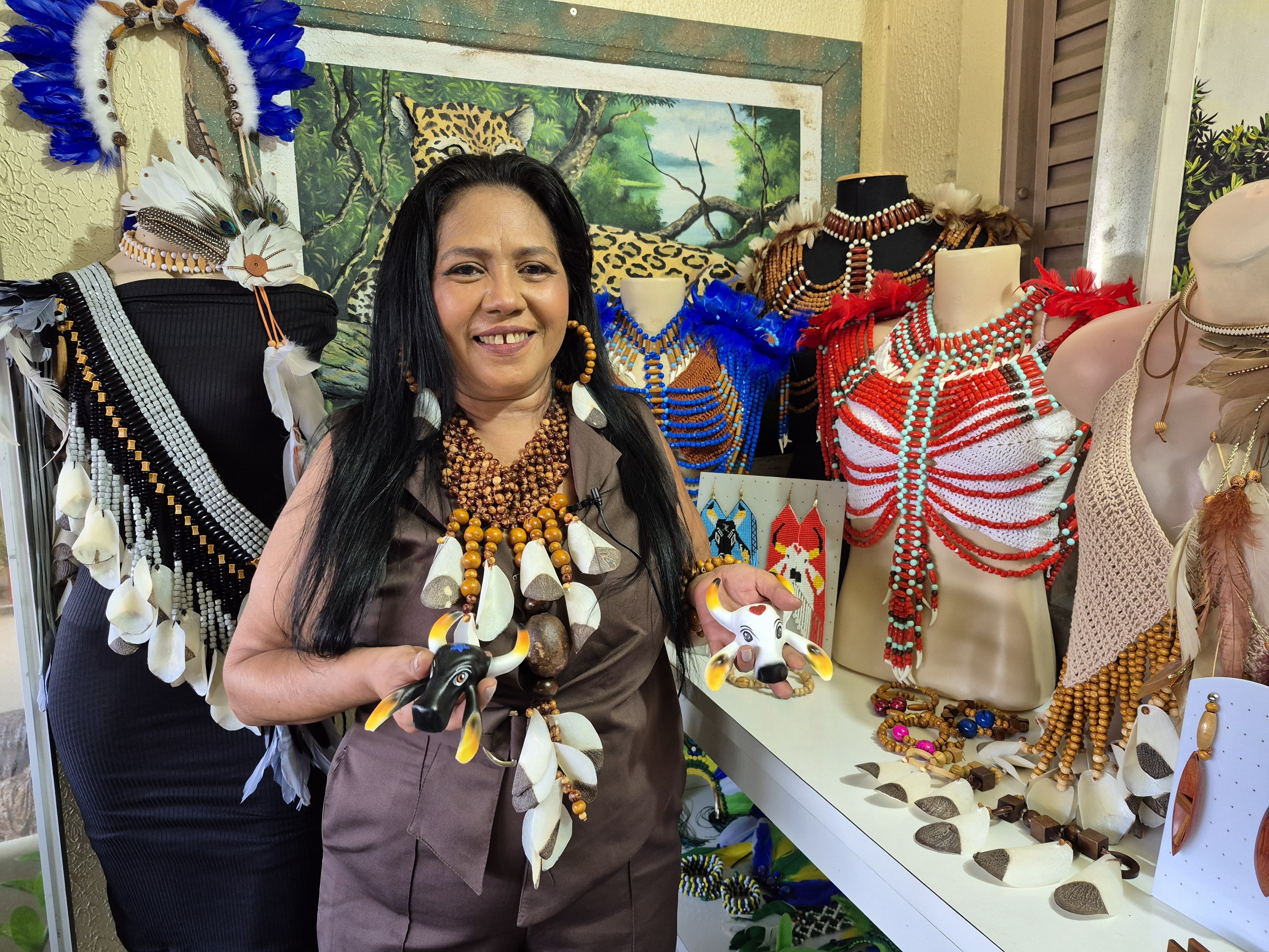 Parintins Além do Espetáculo: A Engrenagem Econômica do Artesanato na Amazônia