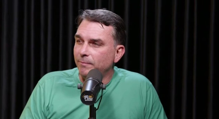 Flávio Bolsonaro: As Rachaduras Internas e a Estratégia do Confronto na Direita Brasileira