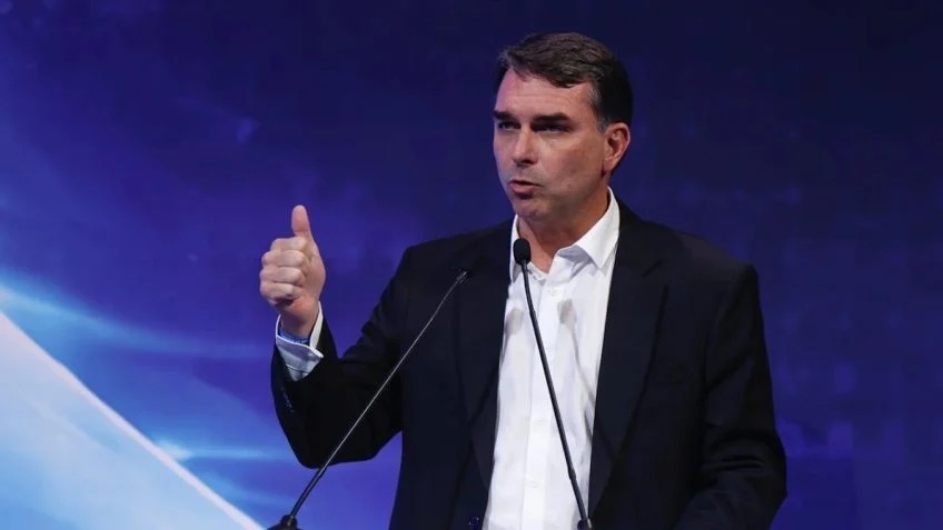 A Linha Fina da Disputa: O Depoimento de Flávio Bolsonaro e os Limites da Retórica Política Digital