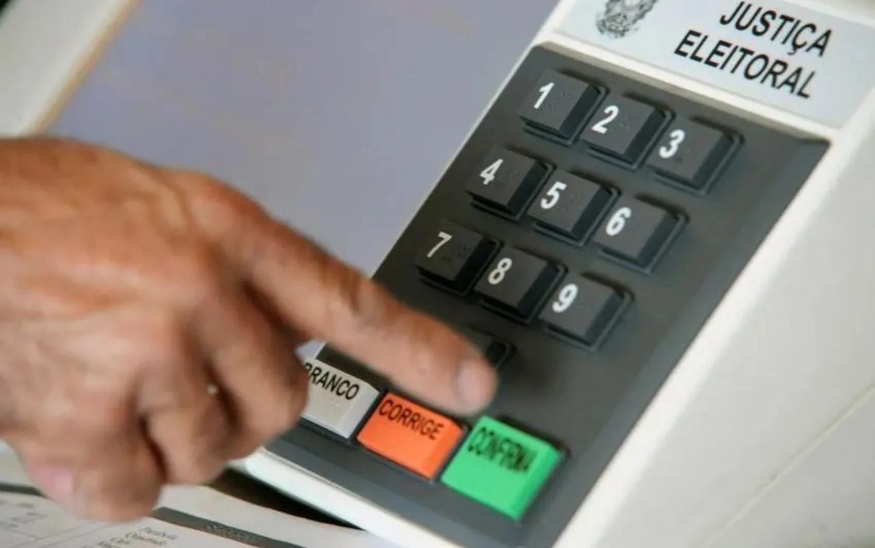 A Influência Silenciosa do Seu Voto: Como a Escolha para Deputado Federal Redefine o Poder Partidário