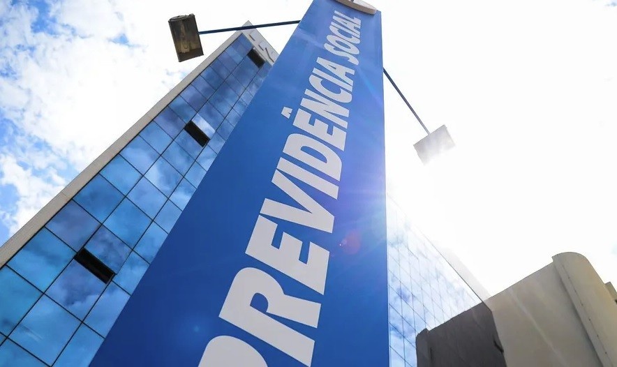 13º Salário Antecipado: A Complexa Teia de R$ 78 Bilhões na Economia Brasileira