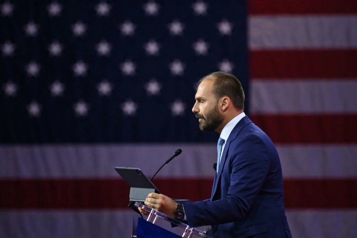 Green Card para Eduardo Bolsonaro: As Entrelinhas de uma Concessão em Meio à Turbulência Geopolítica