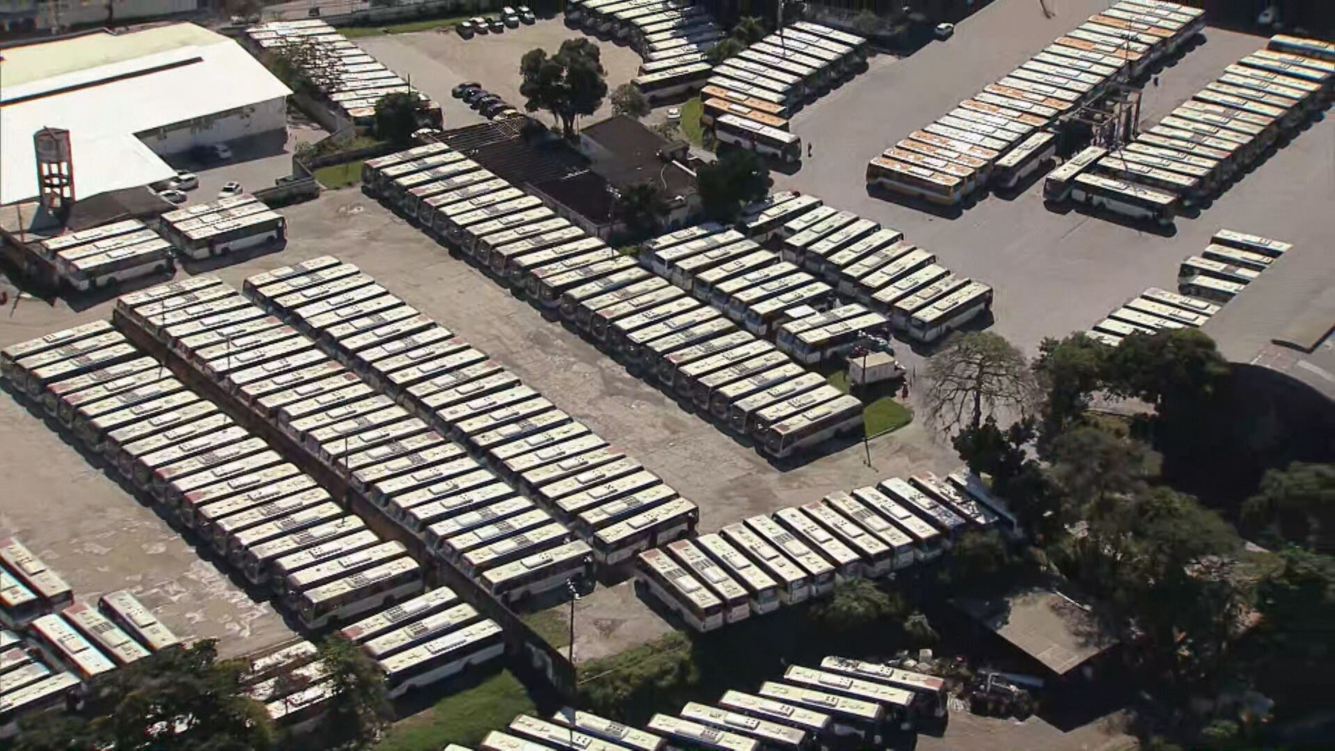 Crise no Transporte Público do Rio: A Greve de Rodoviários e Seus Efeitos Sistêmicos