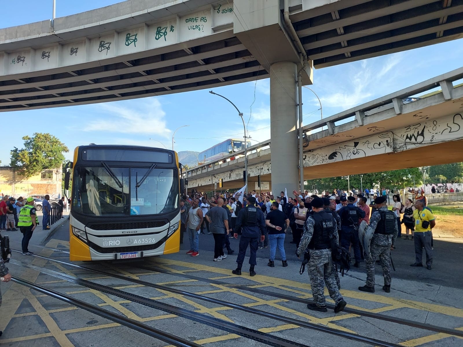 A Conflagração da Mobilidade Urbana: Greve de Rodoviários no Rio e Seus Efeitos Estruturais