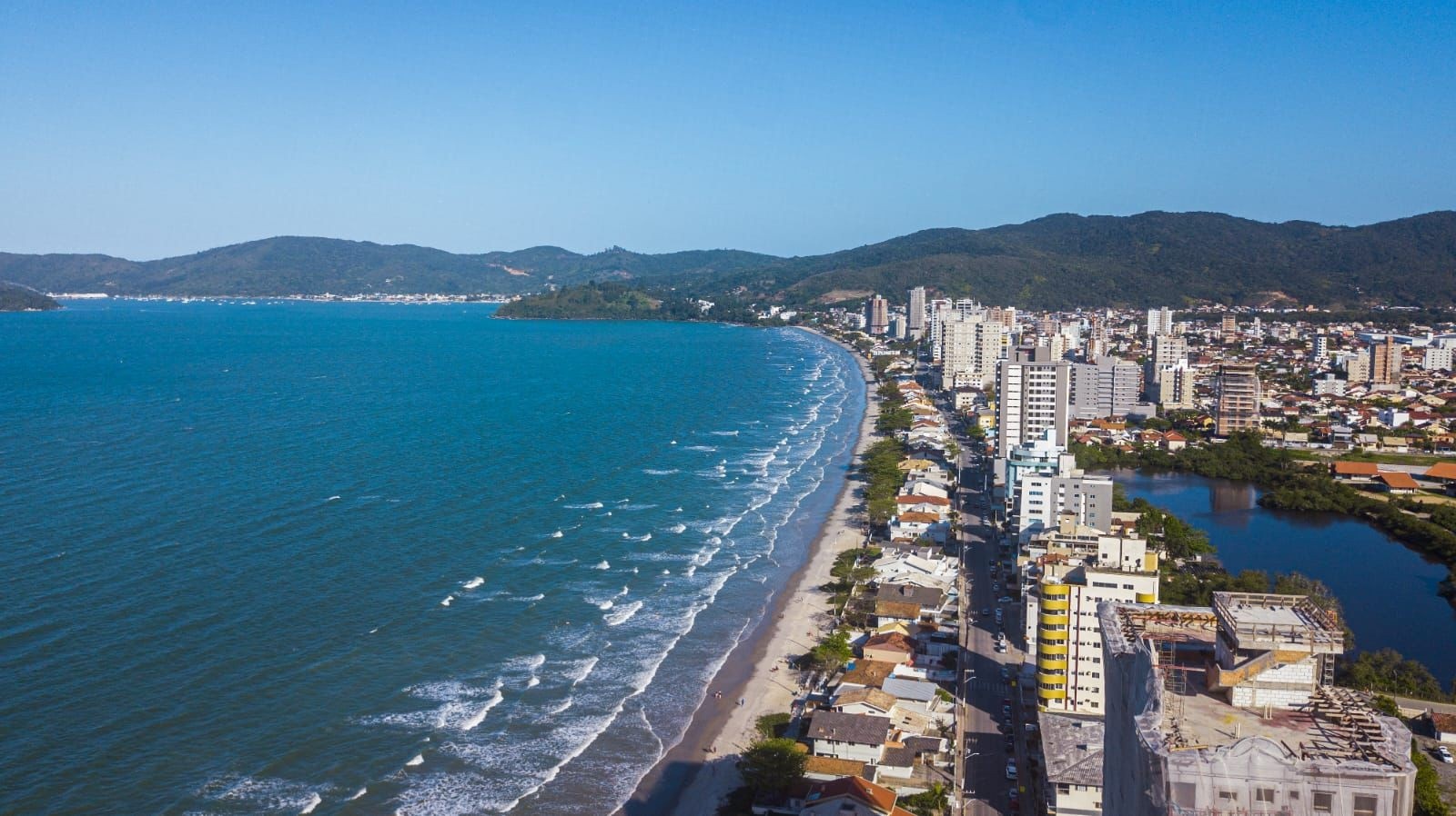 Cobrança de IPTU de Imóvel Vendido Há 33 Anos Revela Falha Crônica na Segurança Jurídica em SC