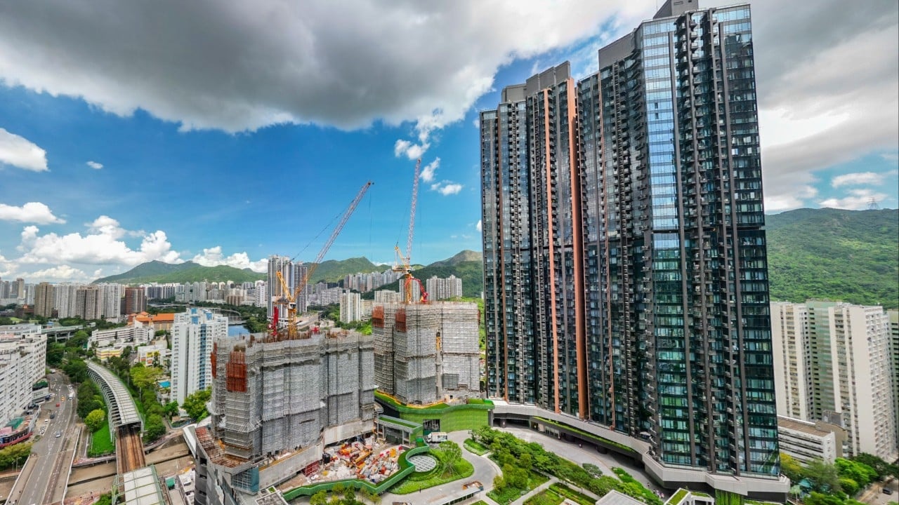 Hong Kong: Frenesi Imobiliário Desafia Perspectivas Globais e Levanta Questões Cruciais