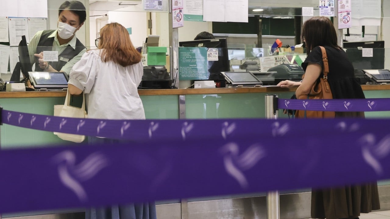 Hong Kong Debate Futuro do Serviço Postal Estatal em Meio a Crise e Bilhões em Investimento