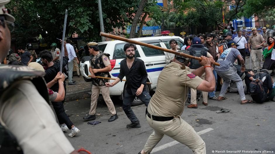 Índia em Ebulição: O Movimento Jovem dos "Baratas" e o Desafio ao Poder de Modi