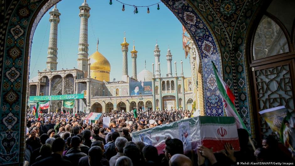 Irã se Prepara para Conflito Prolongado em Meio a Ofensiva EUA-Israel