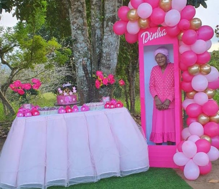 O Legado da Vovó Barbie na Bahia: Longevidade, Alegria e o Tecido Social do Interior