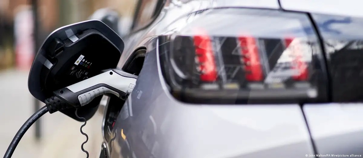 Carros Elétricos: O Custo Oculto da Revolução Verde e Seus Impactos na Economia Global