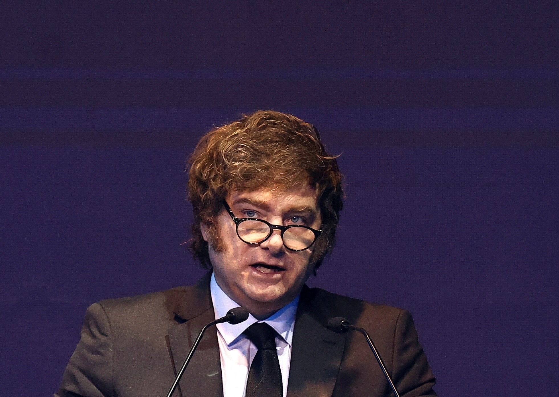 Inflação Argentina Persiste em Alta, Desafiando Promessas de Milei e Acendendo Alertas Regionais