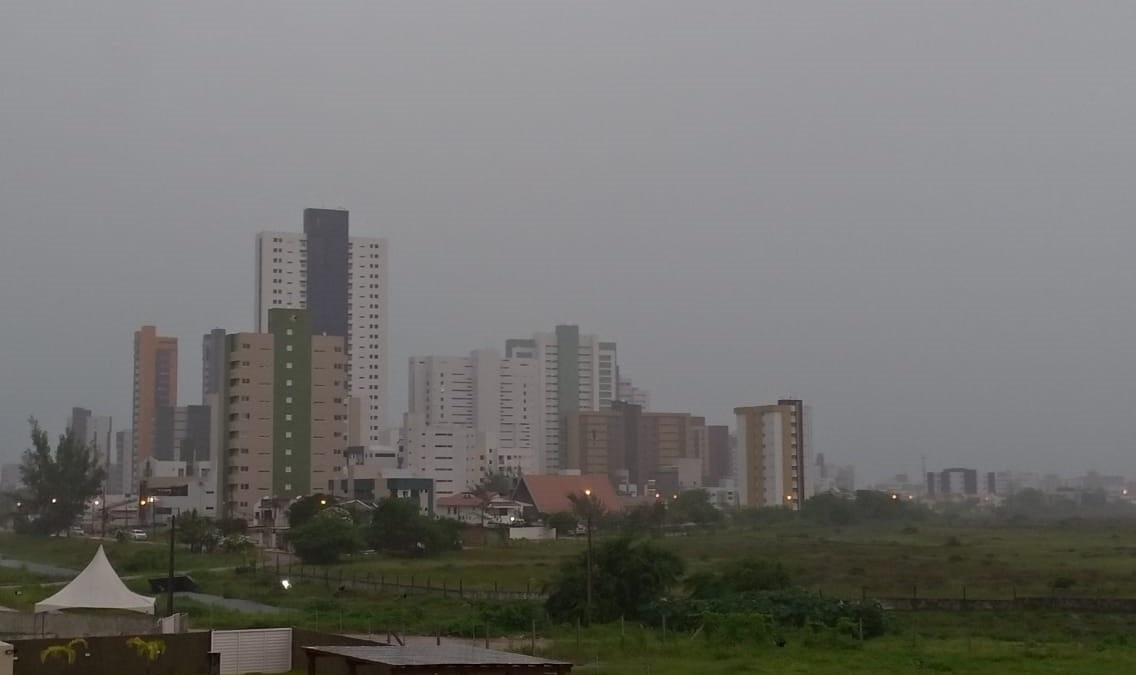 Paraíba sob Alerta Extremo: Análise Profunda das Chuvas Intensas e Seus Impactos Duradouros