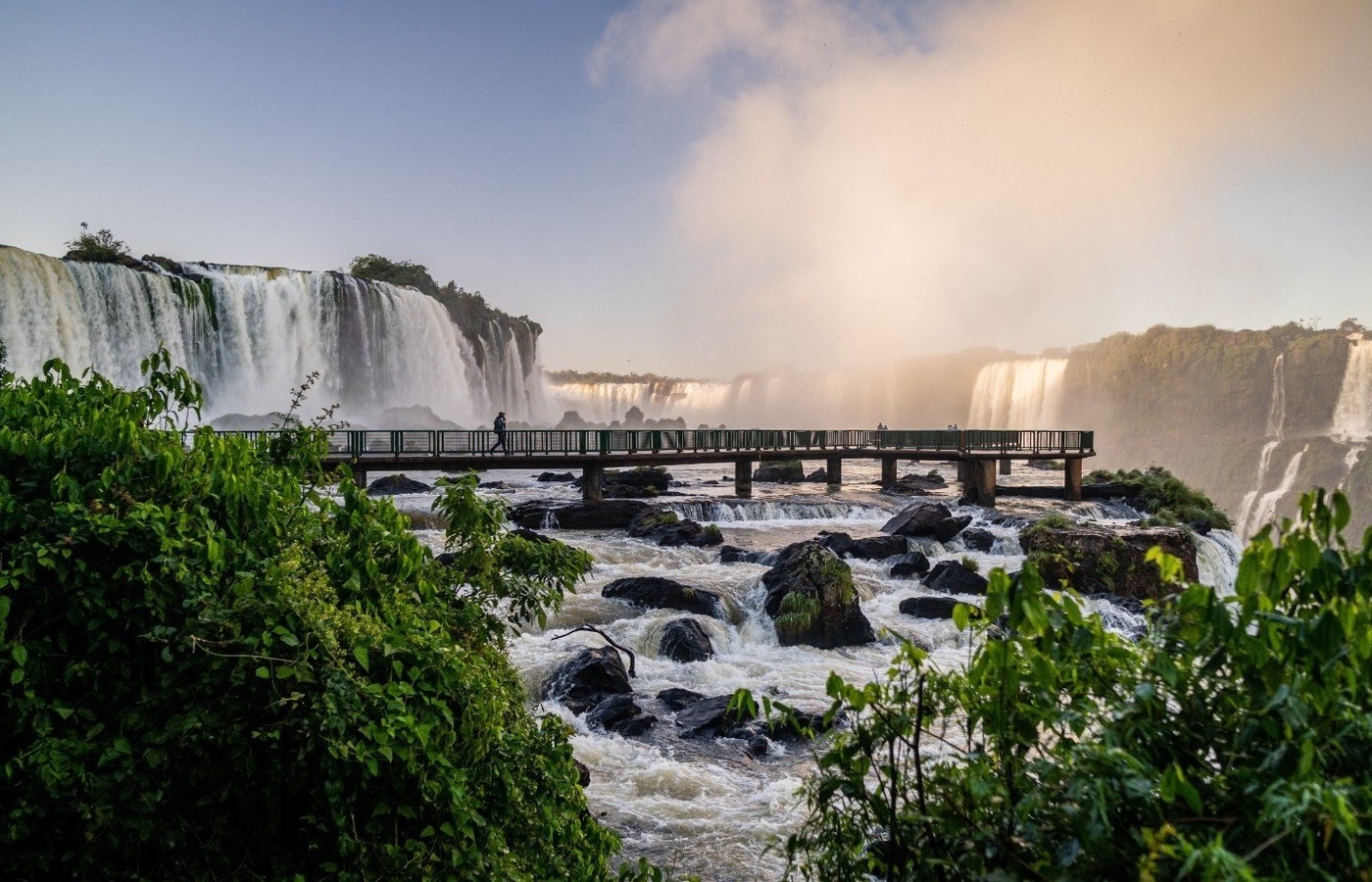 A Revelação Sazonal: Como o Inverno Transforma a Essência das Cataratas do Iguaçu