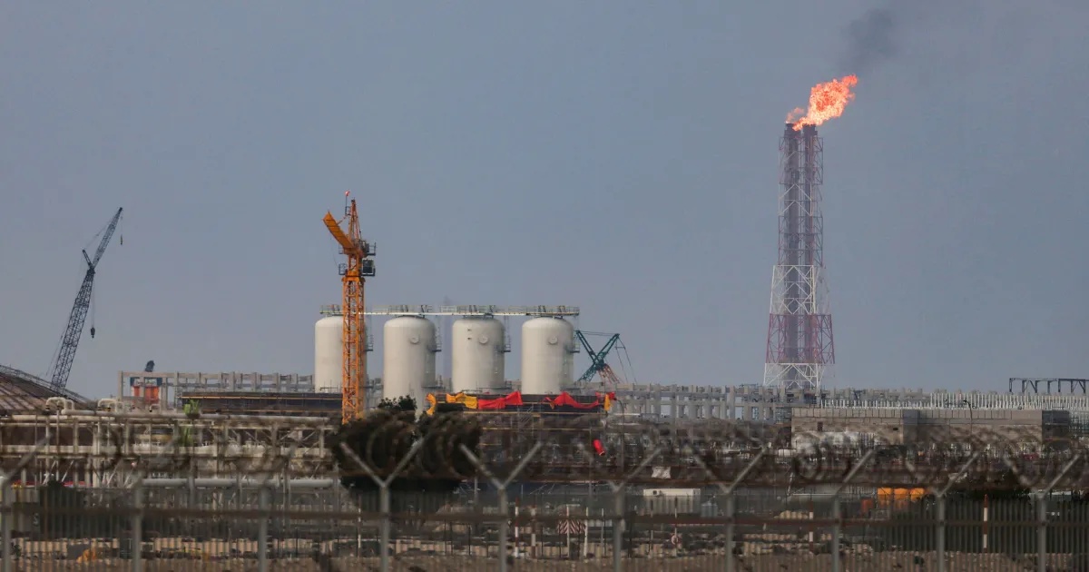 Golfo em Chamas: Como a Escalada Irã-Arábia Saudita Redesenha a Matriz Energética Global