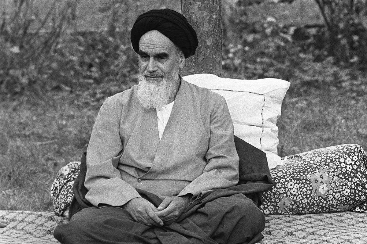 Irã em Ponto de Ruptura: O Legado de Khomeini Desafia a Nova Geração