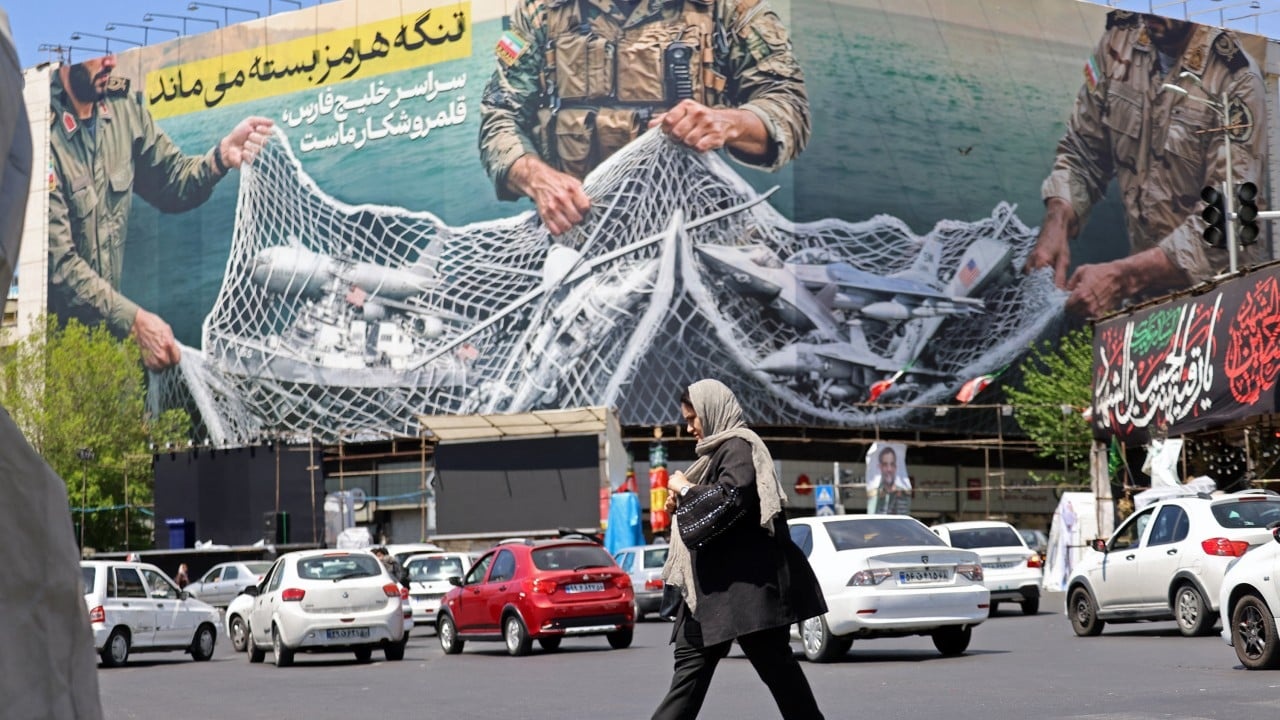 Tensão Crítica no Estreito de Ormuz: Ataques Iranianos a Navios e o Efeito Cascata Global
